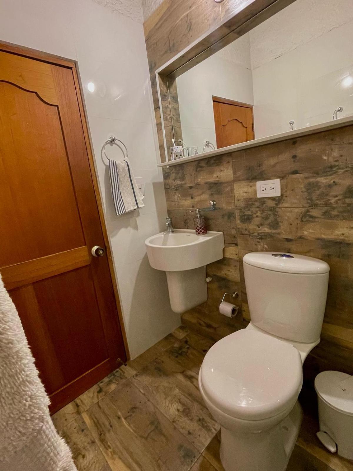 Apartment Central-walking Distance To The Beach/downtown+a/c