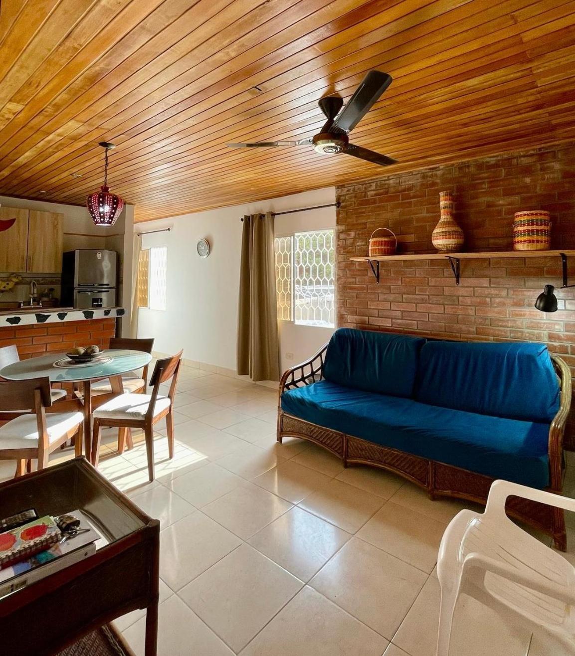 Central-walking Distance To The Beach/downtown+a/c Santa Marta (Magdalena)